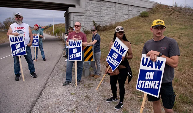 Spring Hill, Tenn., picketers at GM plant